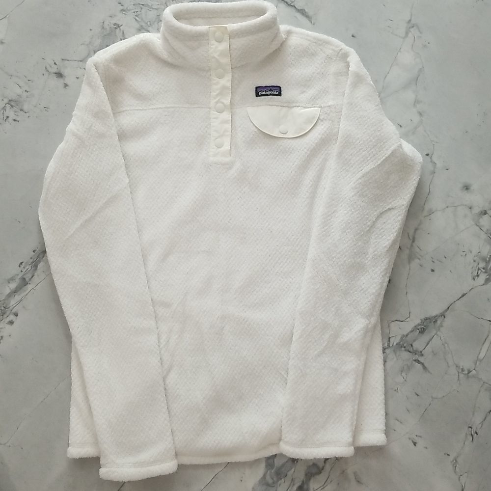 Patagonia XL ivory pullover, snap quarter front closure, kangaroo pocket, EUC
